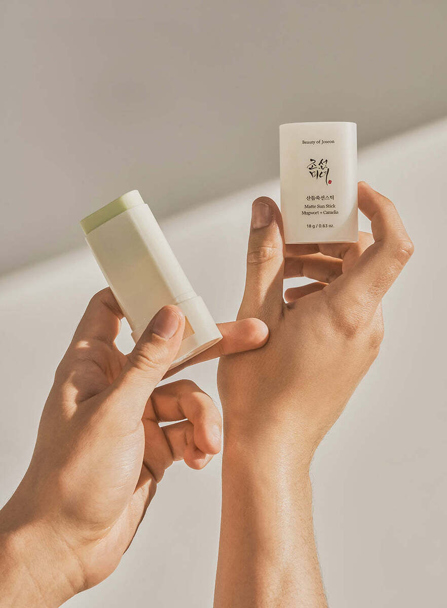 BEAUTY OF JOSEON MATTE SUN STICK MUGWORT 18G